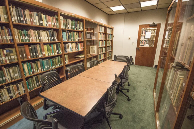 Table and chairs in the Webb Room in Norris Medical Library