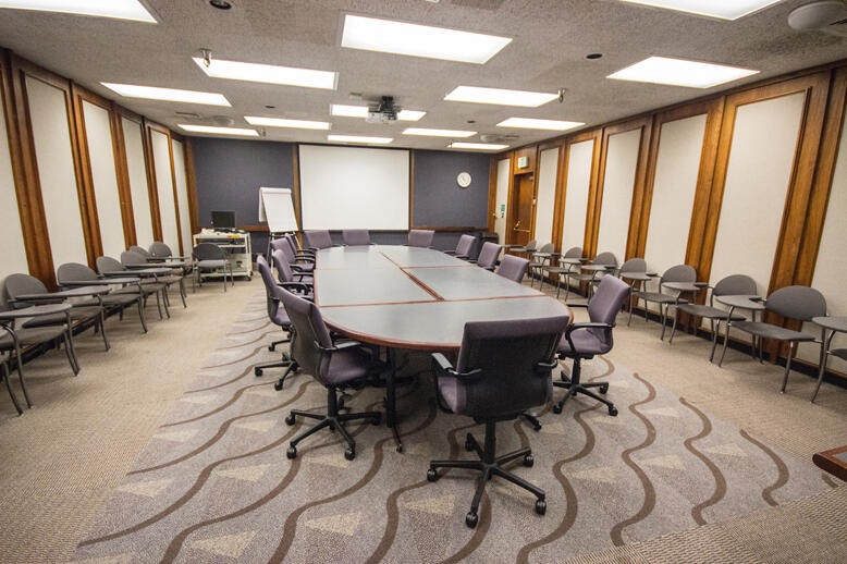 Tables and chairs in the West Conference Room of Norris Medical Library