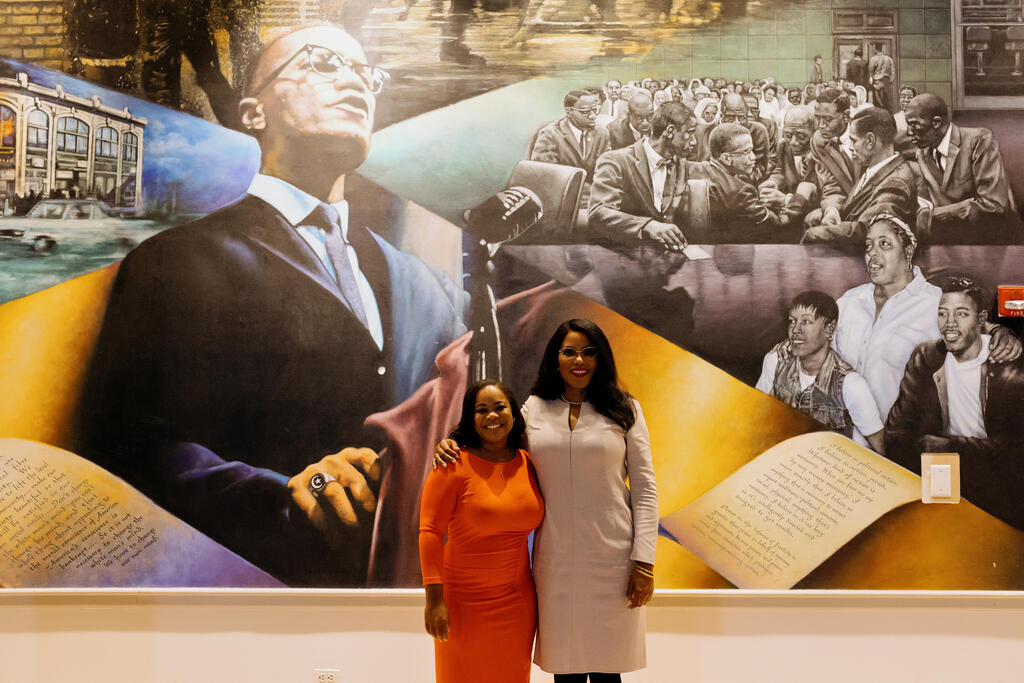 Dr. Allissa Richardson, founding director of the USC Bass Lab, with Dr. Ilyasah Shabazz